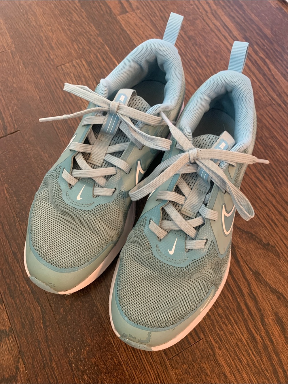Nike Kids Light Teal Mesh Running Sneakers with White Swoosh